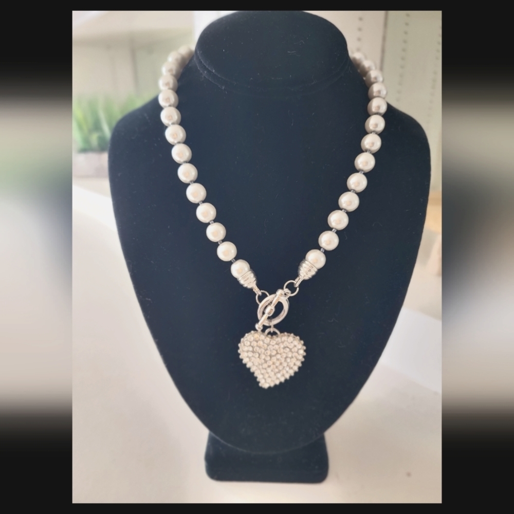 NWT pearl and Swarovski crystal heart pendant toggle clasp necklace 18 inches